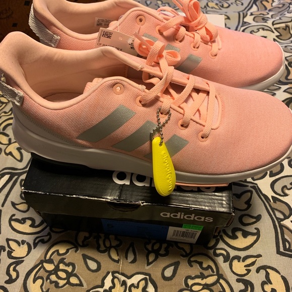 ADIDAS! - Picture 2 of 6